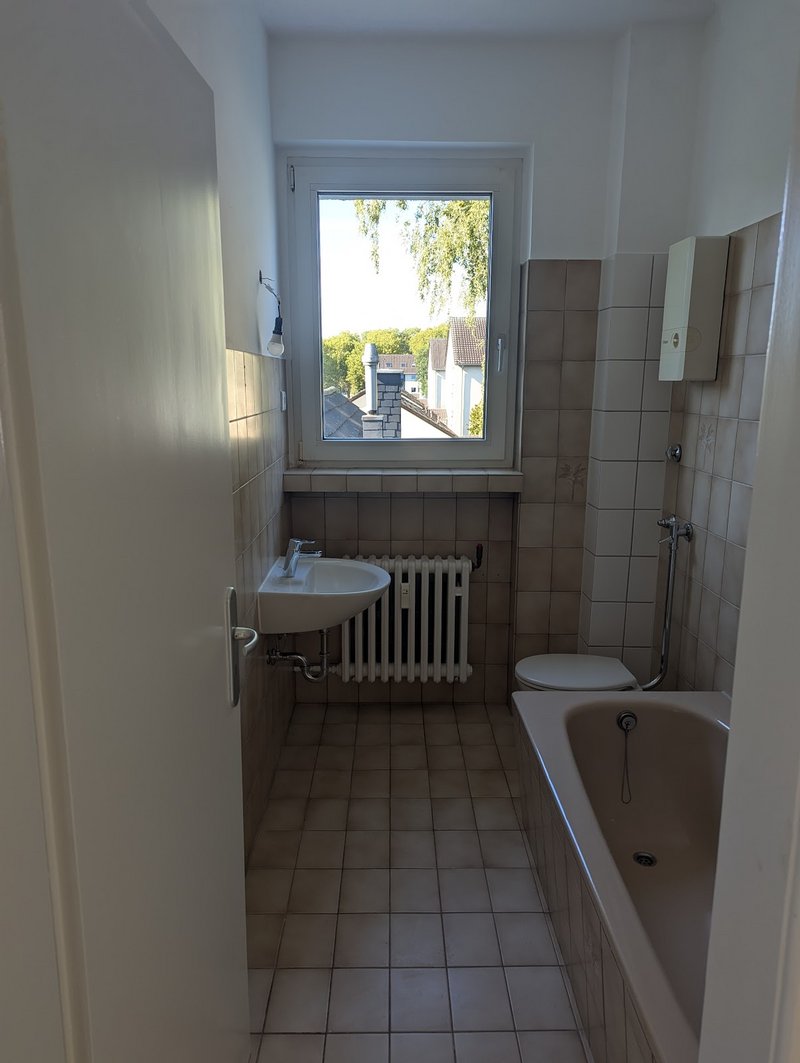 Helle 2-Zimmerwohnung mit Balkon in Düsseldorf-Stockum