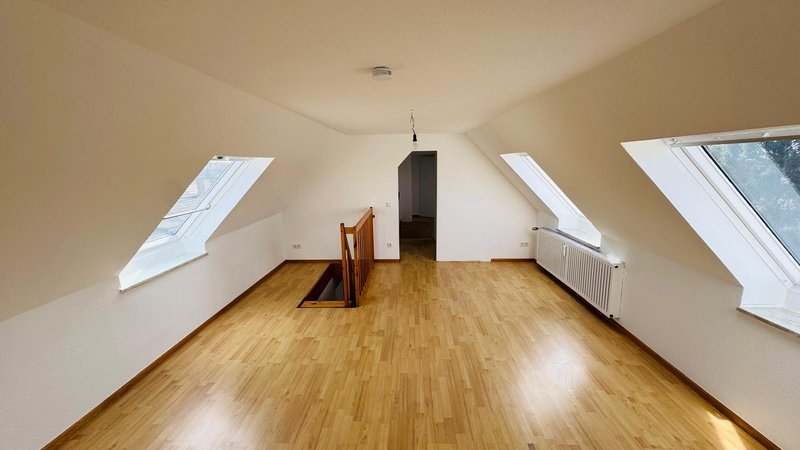 Paare aufgepasst: Helle Maisonette Wohnung in Hassels!