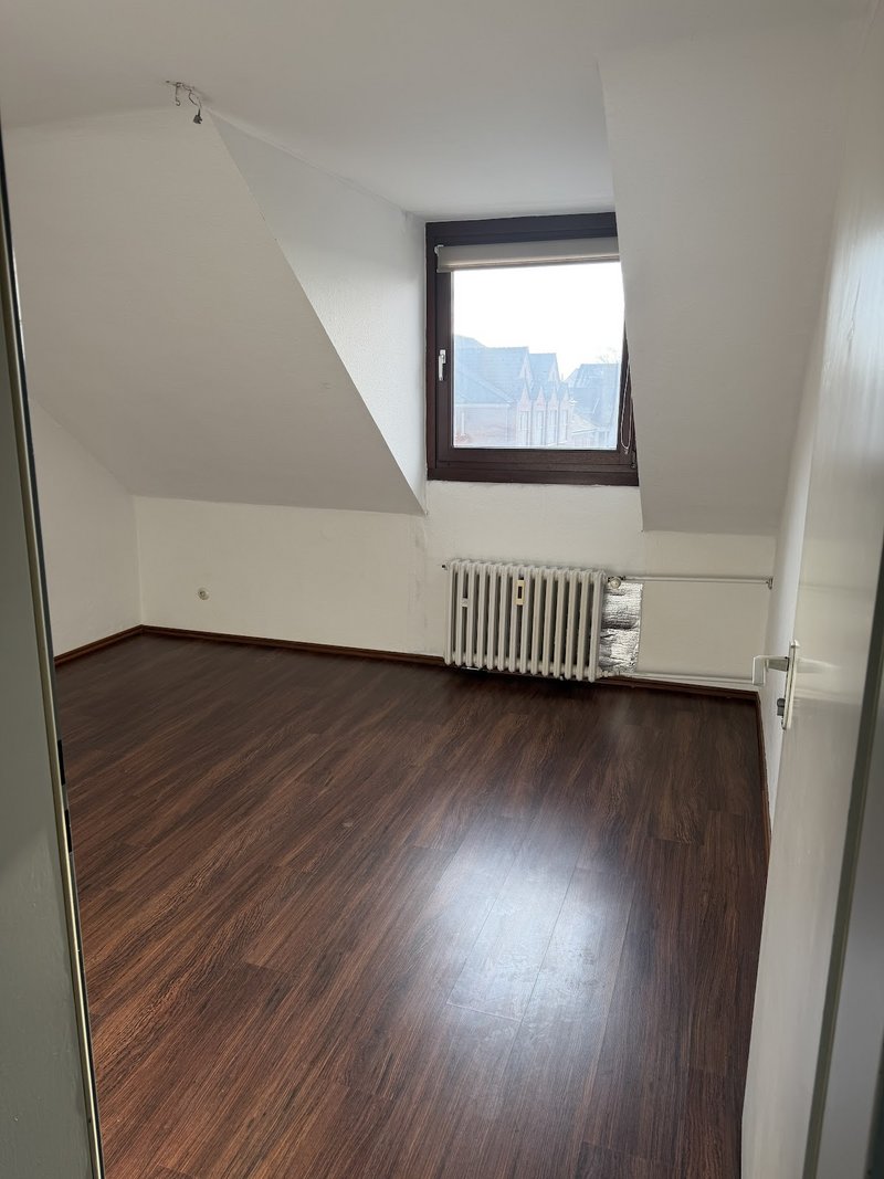 Gemütliche Dachgeschosswohnung zum 01.05.2026 in Düsseldorf-Derendorf