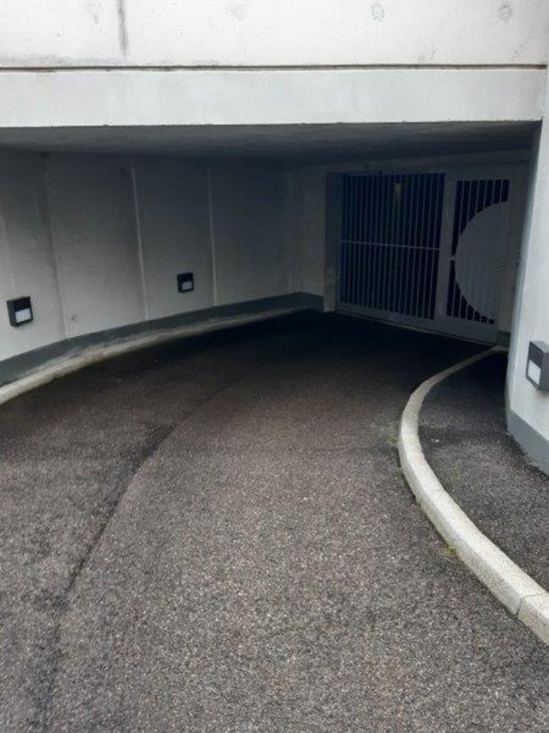 Freier Tiefgaragenstellplatz in Köln-Sürth