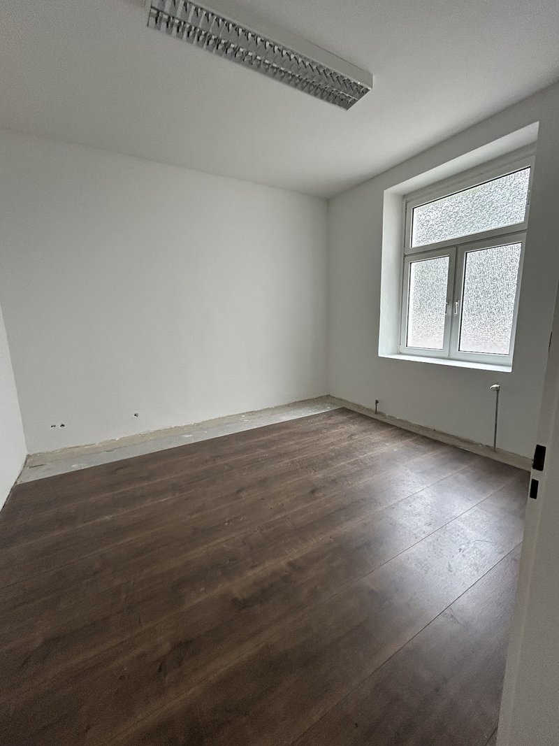 Medienhafen Düsseldorf: Büroräume mit Stellplatzmöglichkeiten